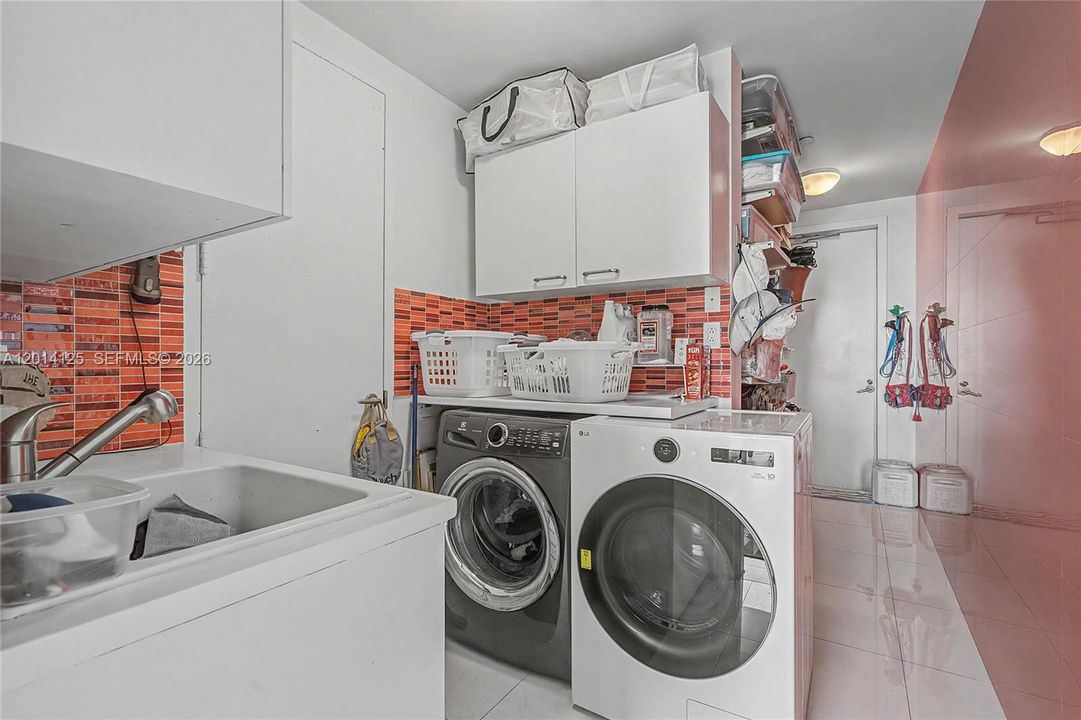 En Renta: $35,000 (5 camas, 5 baños, 4026 Pies cuadrados)