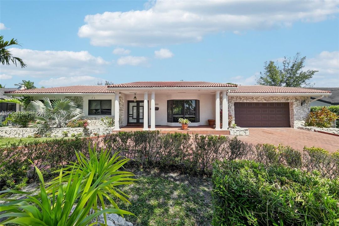 En Venta: $2,000,000 (4 camas, 3 baños, 3267 Pies cuadrados)