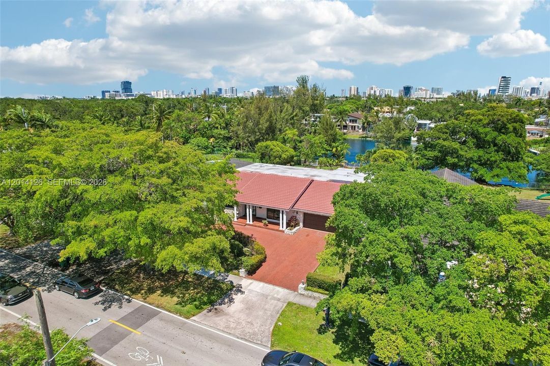 En Venta: $2,000,000 (4 camas, 3 baños, 3267 Pies cuadrados)