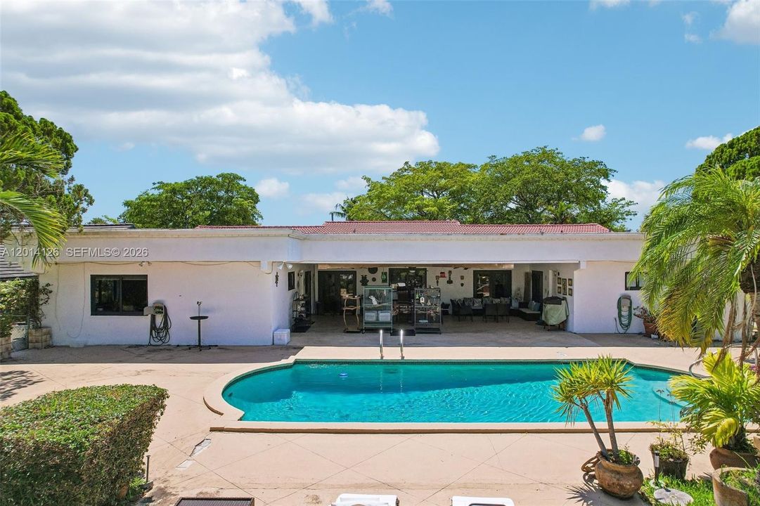 En Venta: $2,000,000 (4 camas, 3 baños, 3267 Pies cuadrados)