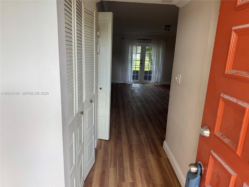For Sale: $80,000 (1 beds, 1 baths, 726 Square Feet)
