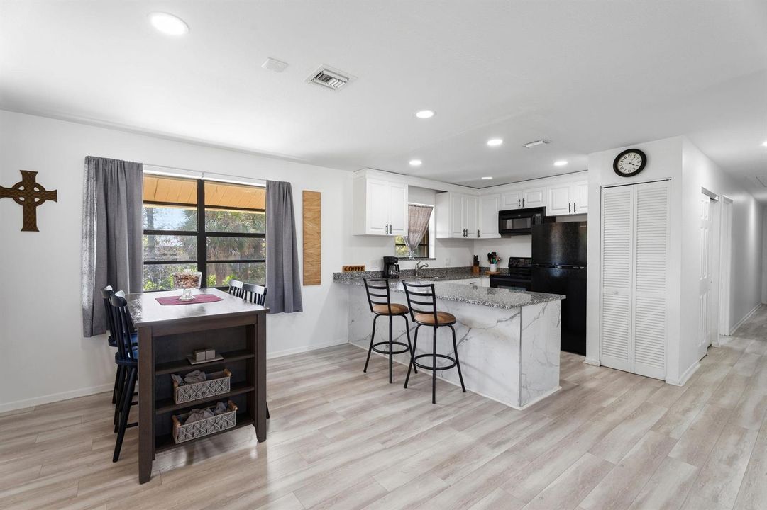 Dining/kitchen