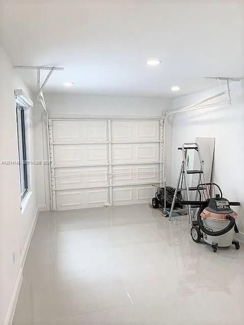 For Rent: $4,900 (3 beds, 2 baths, 1732 Square Feet)