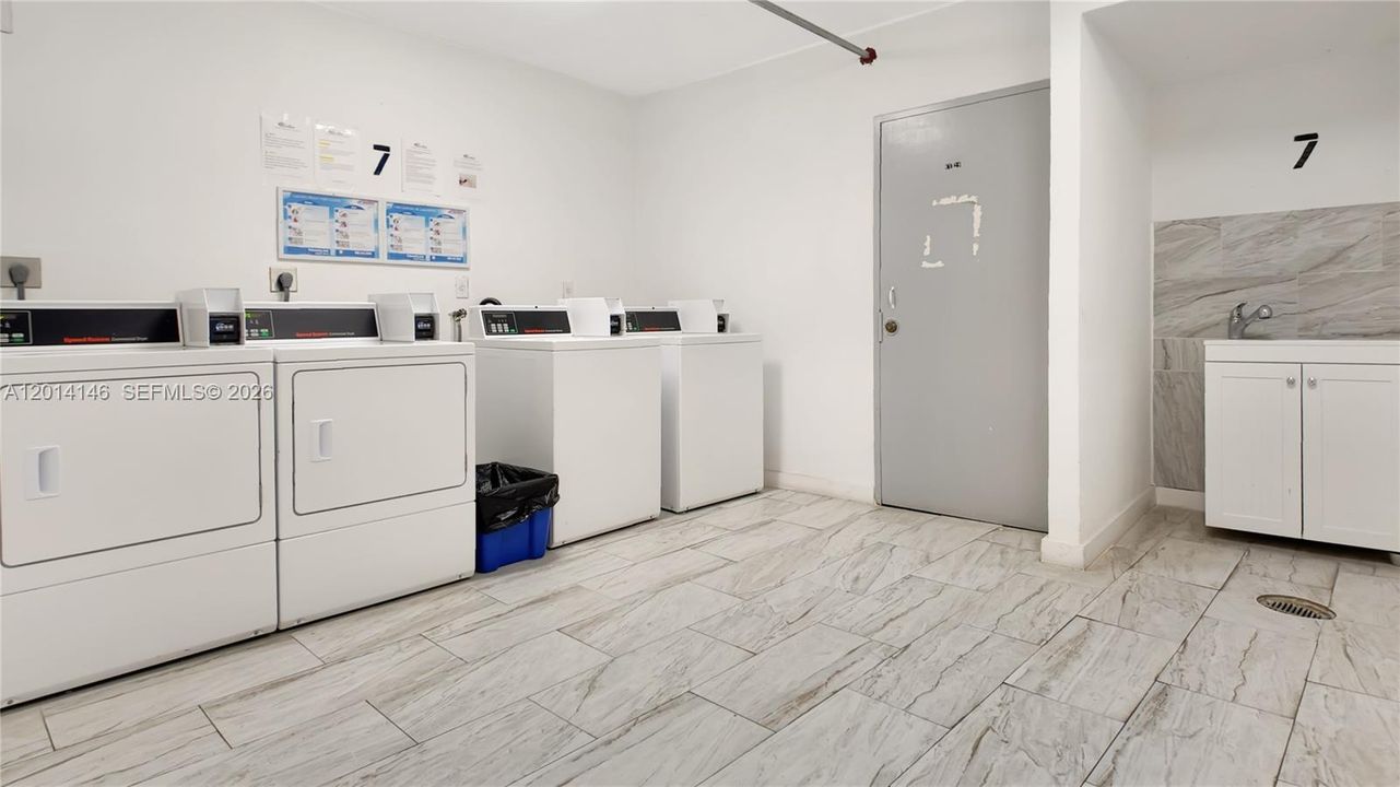 Activo con contrato: $3,000 (1 camas, 1 baños, 930 Pies cuadrados)