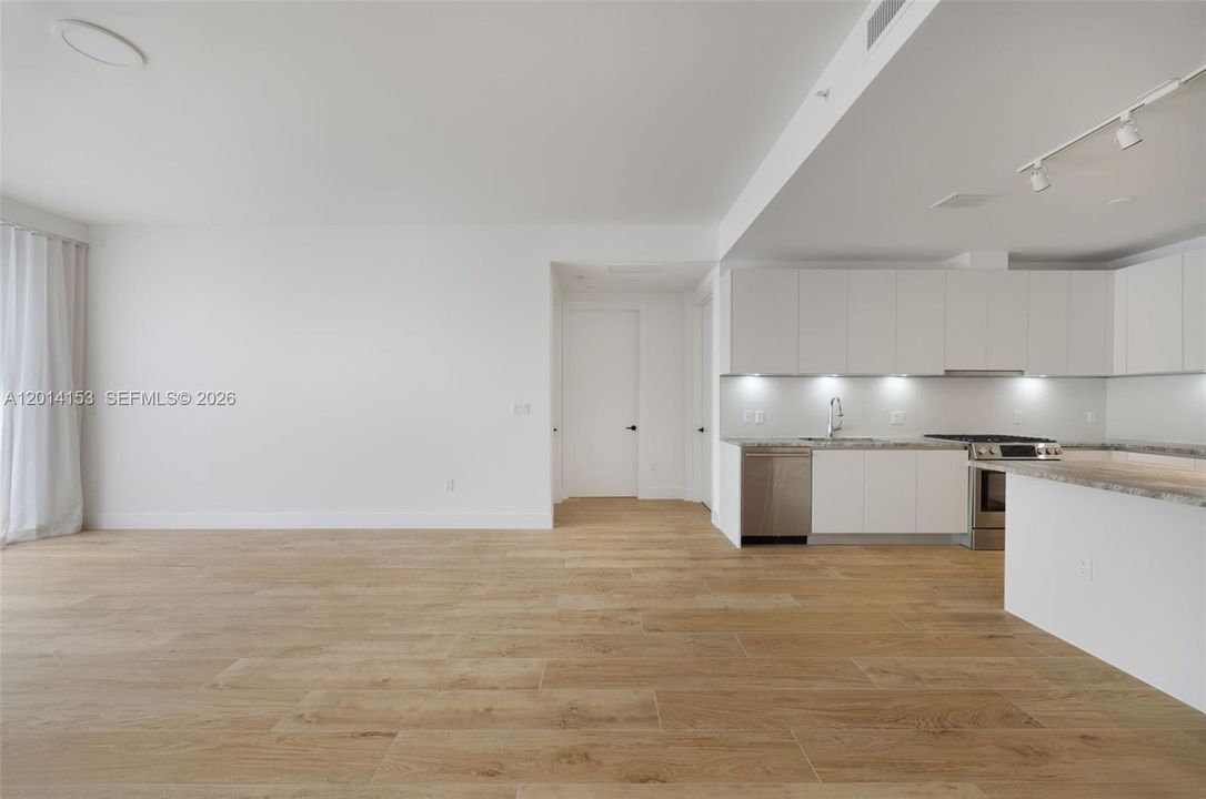 Activo con contrato: $13,000 (3 camas, 2 baños, 1575 Pies cuadrados)