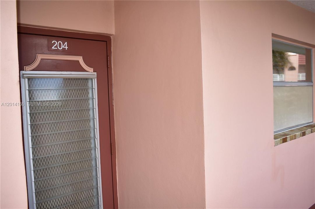Active With Contract: $125,000 (2 beds, 2 baths, 1250 Square Feet)