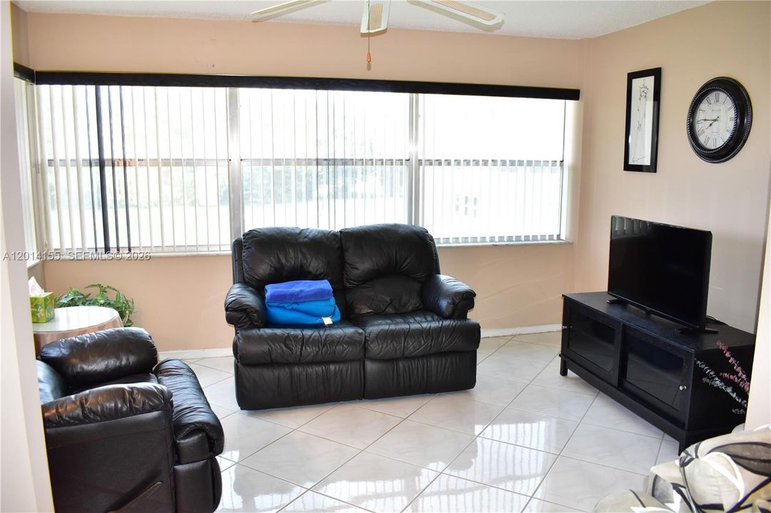 Active With Contract: $125,000 (2 beds, 2 baths, 1250 Square Feet)