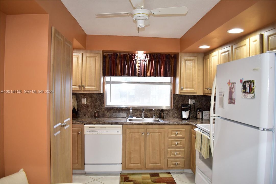 Active With Contract: $125,000 (2 beds, 2 baths, 1250 Square Feet)