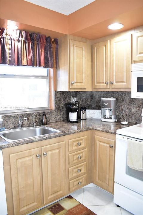 Active With Contract: $125,000 (2 beds, 2 baths, 1250 Square Feet)