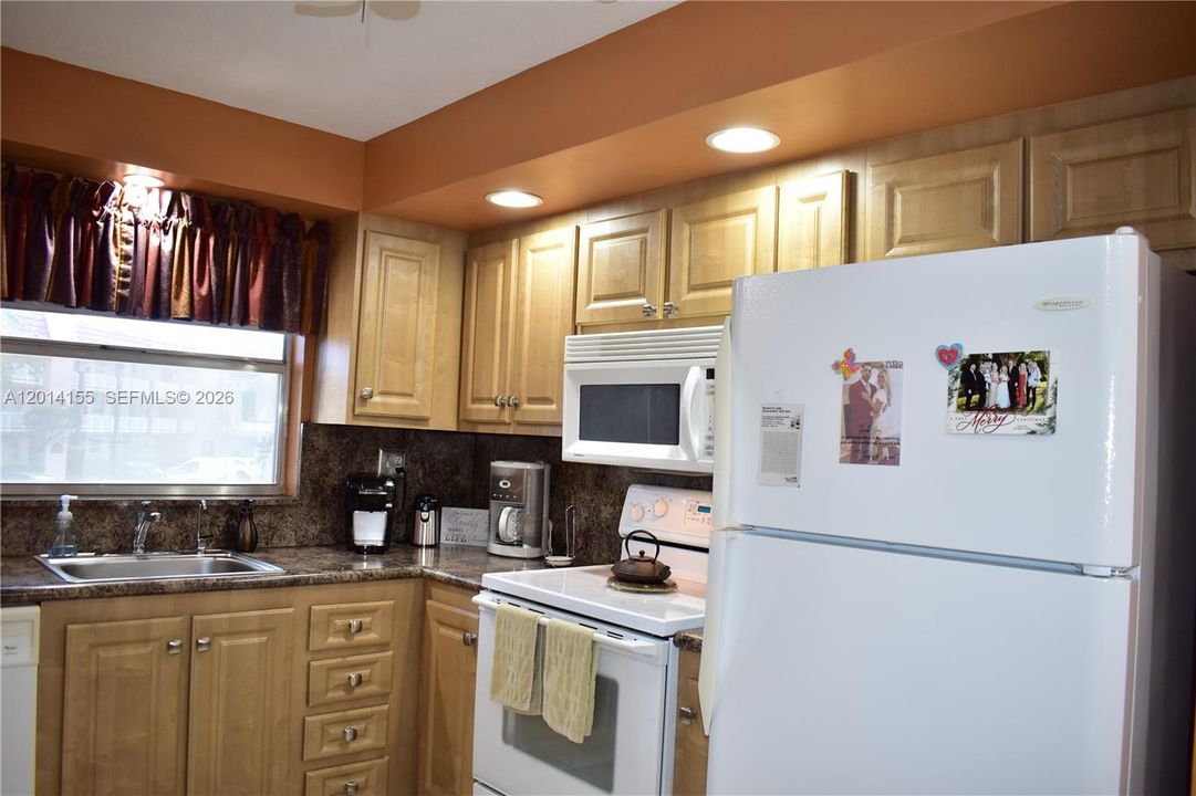 Active With Contract: $125,000 (2 beds, 2 baths, 1250 Square Feet)