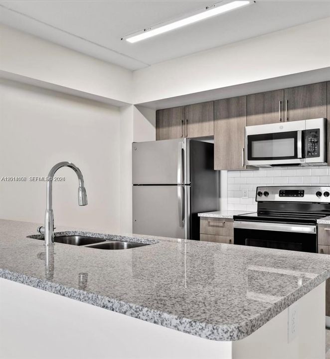 В аренду: $1,850 (1 спален, 1 ванн, 246114 Квадратных фут)
