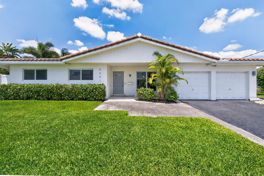 001-023-Front of Home-4000x2664