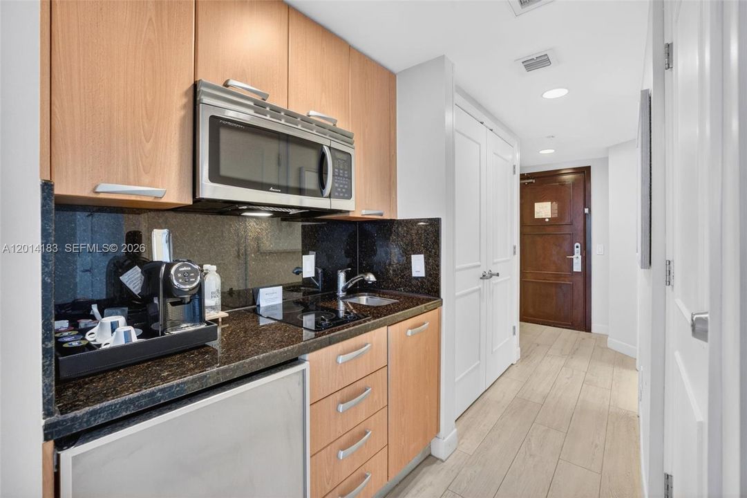 На продажу: $245,000 (1 спален, 1 ванн, 533 Квадратных фут)