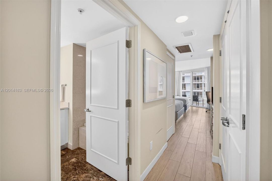 На продажу: $245,000 (1 спален, 1 ванн, 533 Квадратных фут)