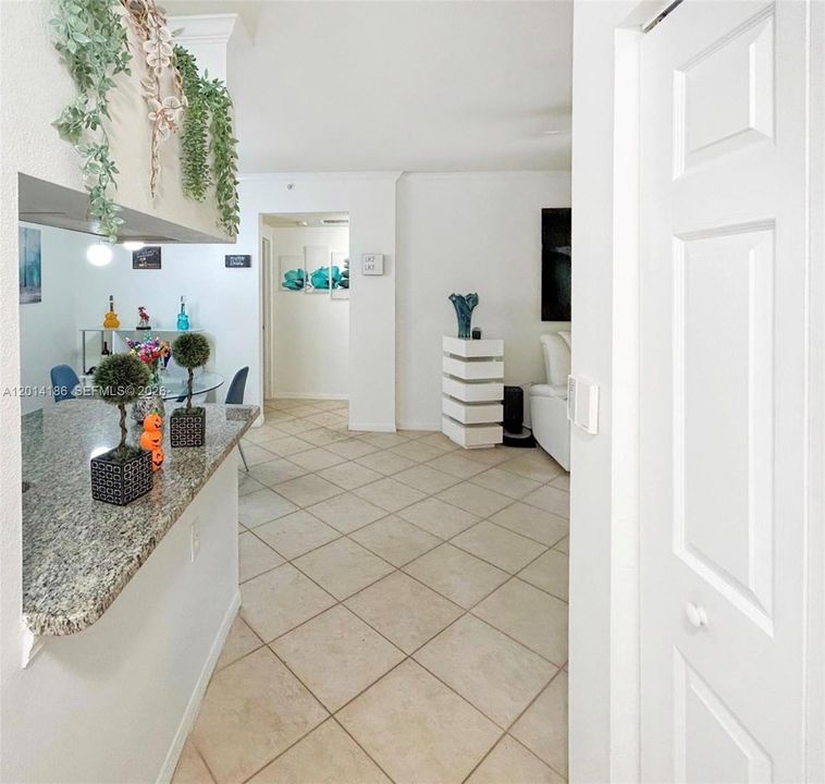 For Rent: $2,300 (2 beds, 2 baths, 1058 Square Feet)