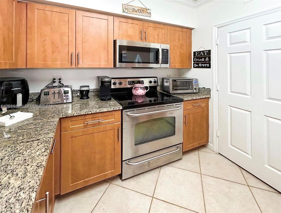 For Rent: $2,300 (2 beds, 2 baths, 1058 Square Feet)