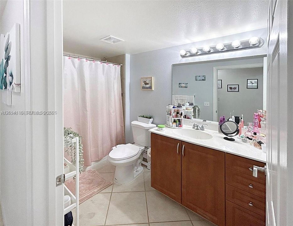 For Rent: $2,300 (2 beds, 2 baths, 1058 Square Feet)