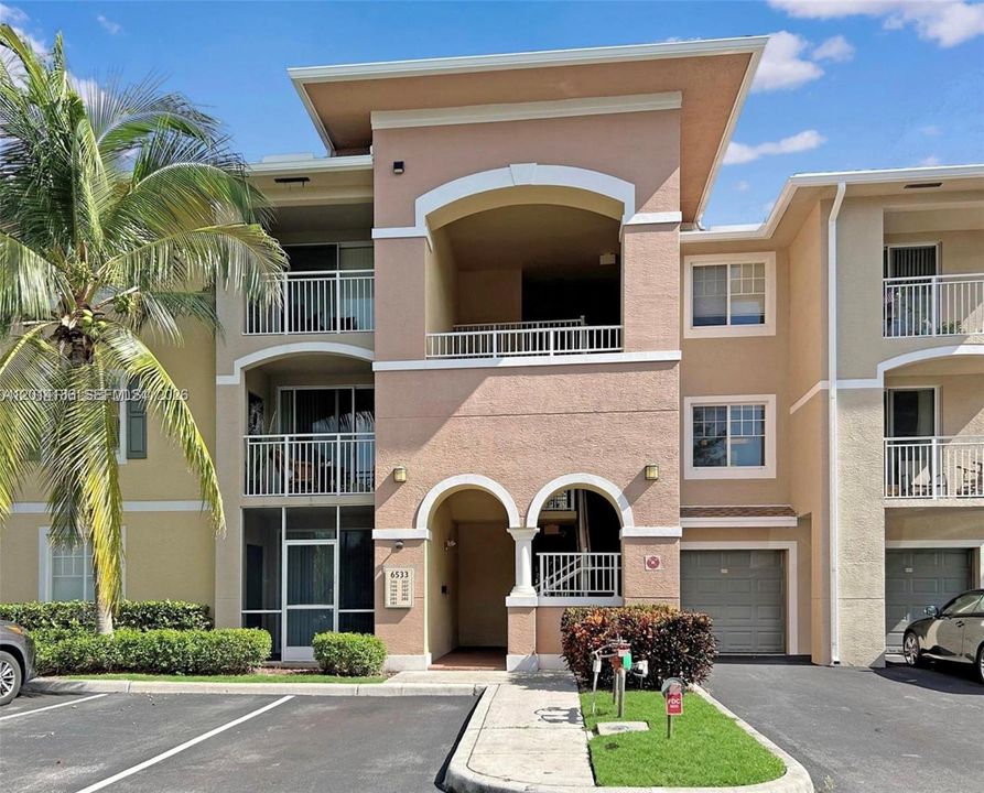 For Rent: $2,300 (2 beds, 2 baths, 1058 Square Feet)