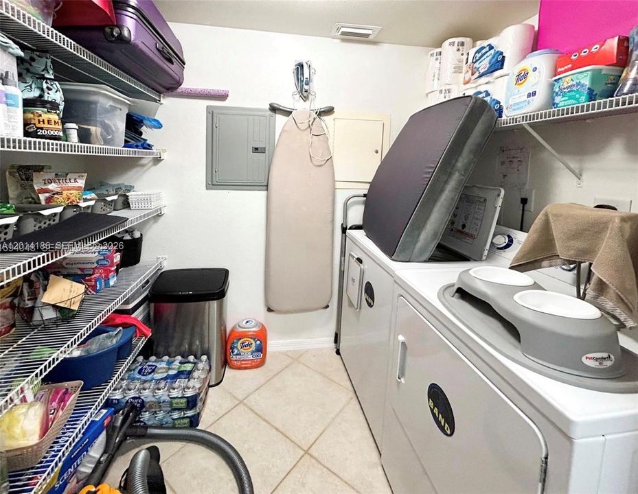 For Rent: $2,300 (2 beds, 2 baths, 1058 Square Feet)
