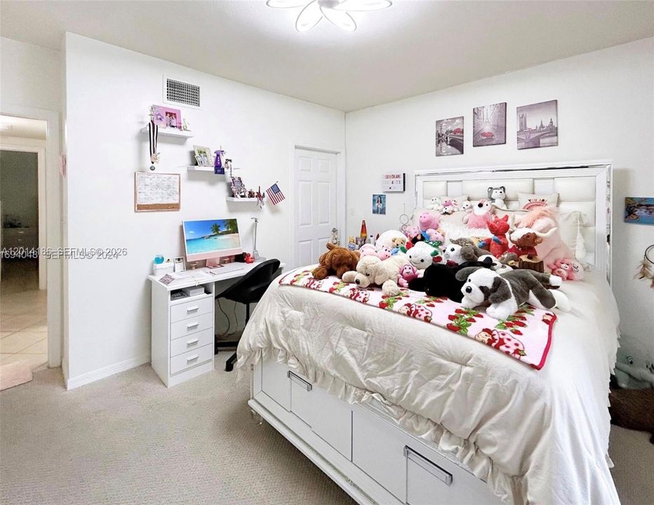 For Rent: $2,300 (2 beds, 2 baths, 1058 Square Feet)