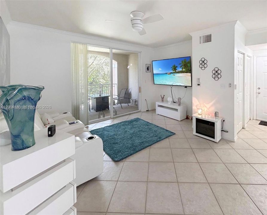 For Rent: $2,300 (2 beds, 2 baths, 1058 Square Feet)