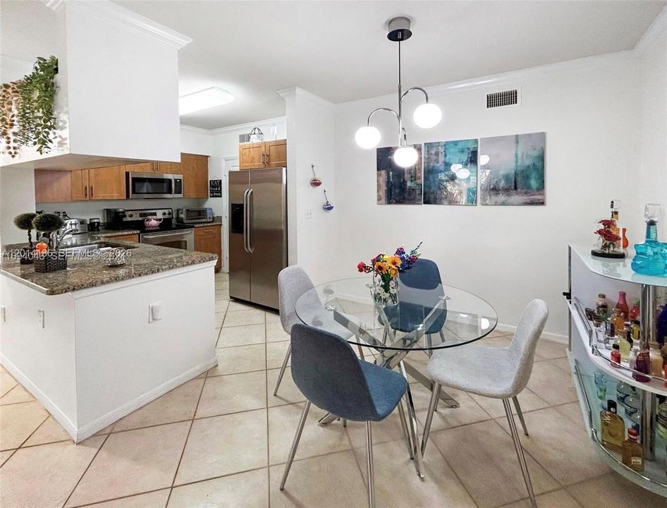 For Rent: $2,300 (2 beds, 2 baths, 1058 Square Feet)