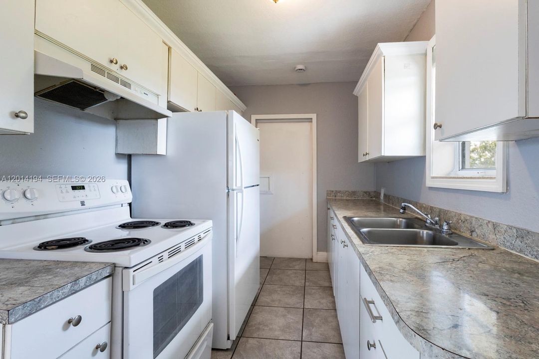 En Venta: $499,000 (3 camas, 2 baños, 1075 Pies cuadrados)