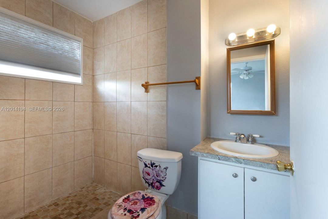 En Venta: $499,000 (3 camas, 2 baños, 1075 Pies cuadrados)