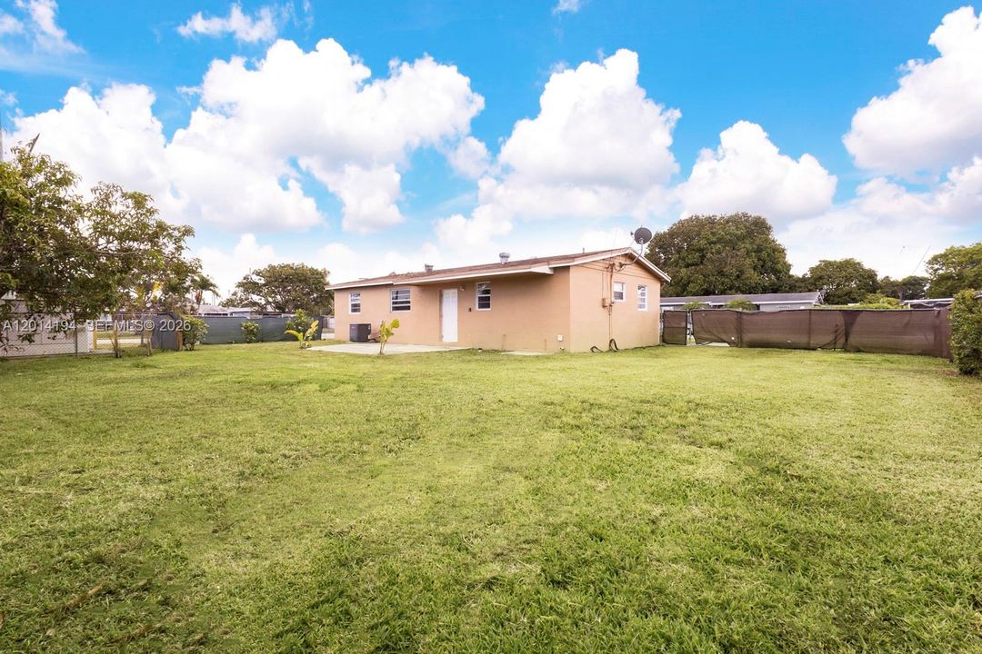 En Venta: $499,000 (3 camas, 2 baños, 1075 Pies cuadrados)