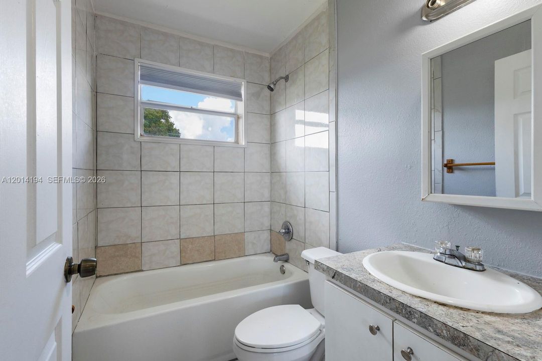 En Venta: $499,000 (3 camas, 2 baños, 1075 Pies cuadrados)