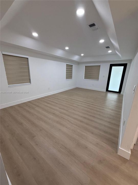 合同活跃: $515,000 (3 贝兹, 2 浴室, 1450 平方英尺)