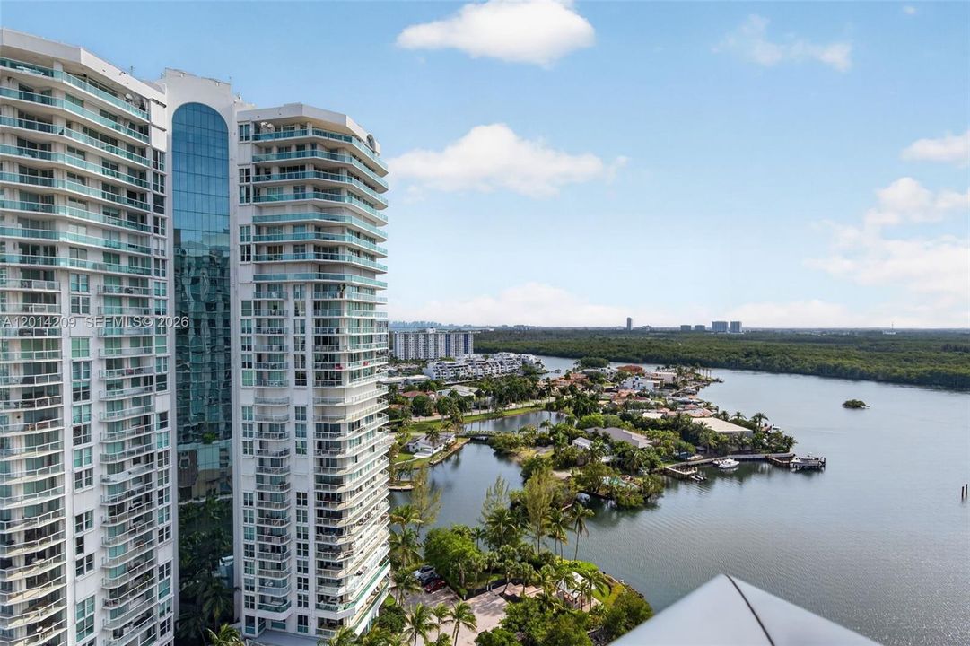 For Sale: $1,889,000 (3 beds, 3 baths, 1892 Square Feet)