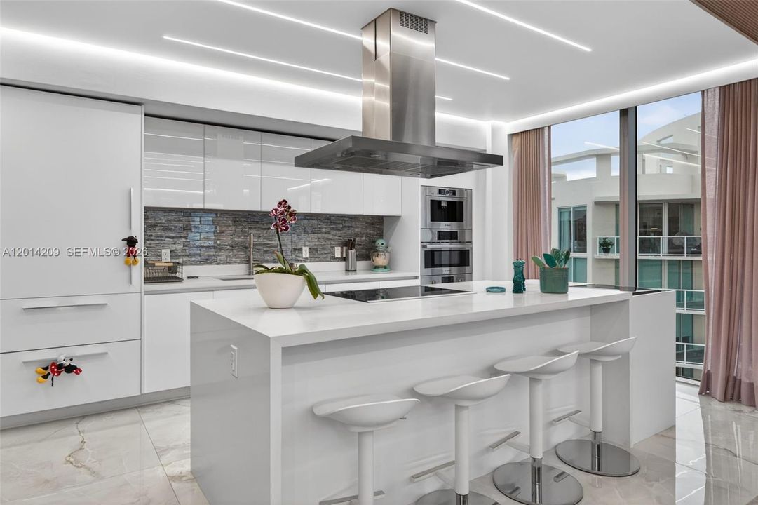 For Sale: $1,889,000 (3 beds, 3 baths, 1892 Square Feet)