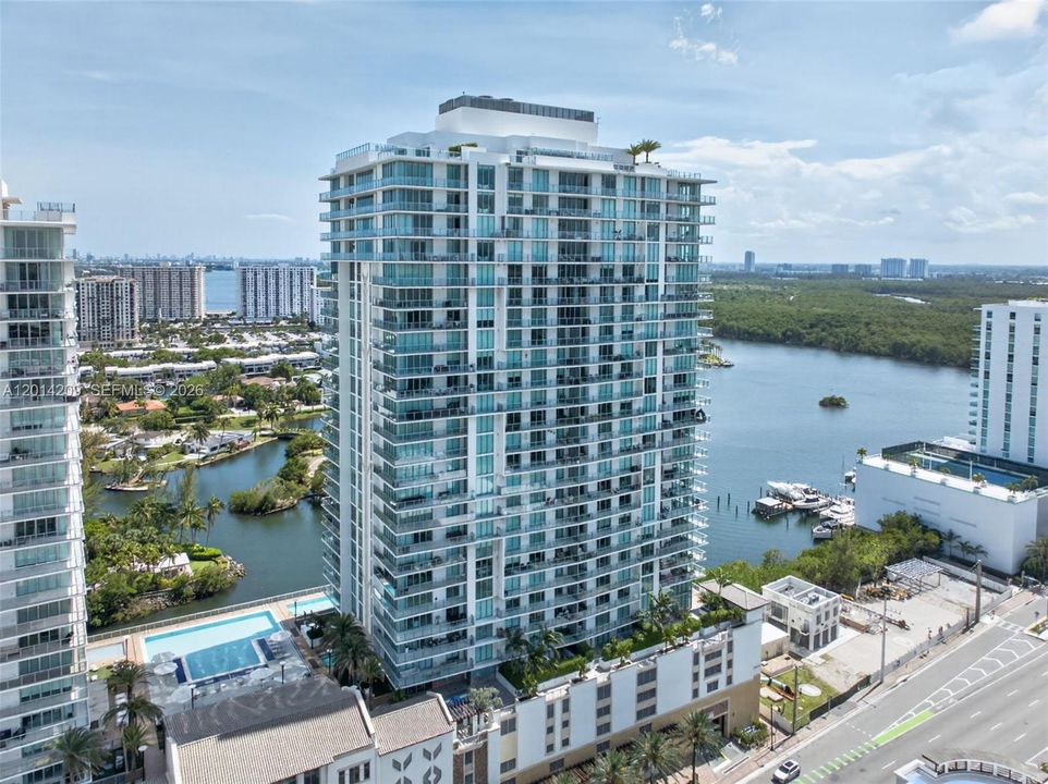For Sale: $1,889,000 (3 beds, 3 baths, 1892 Square Feet)