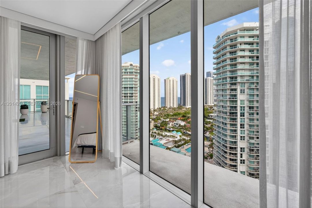 For Sale: $1,889,000 (3 beds, 3 baths, 1892 Square Feet)