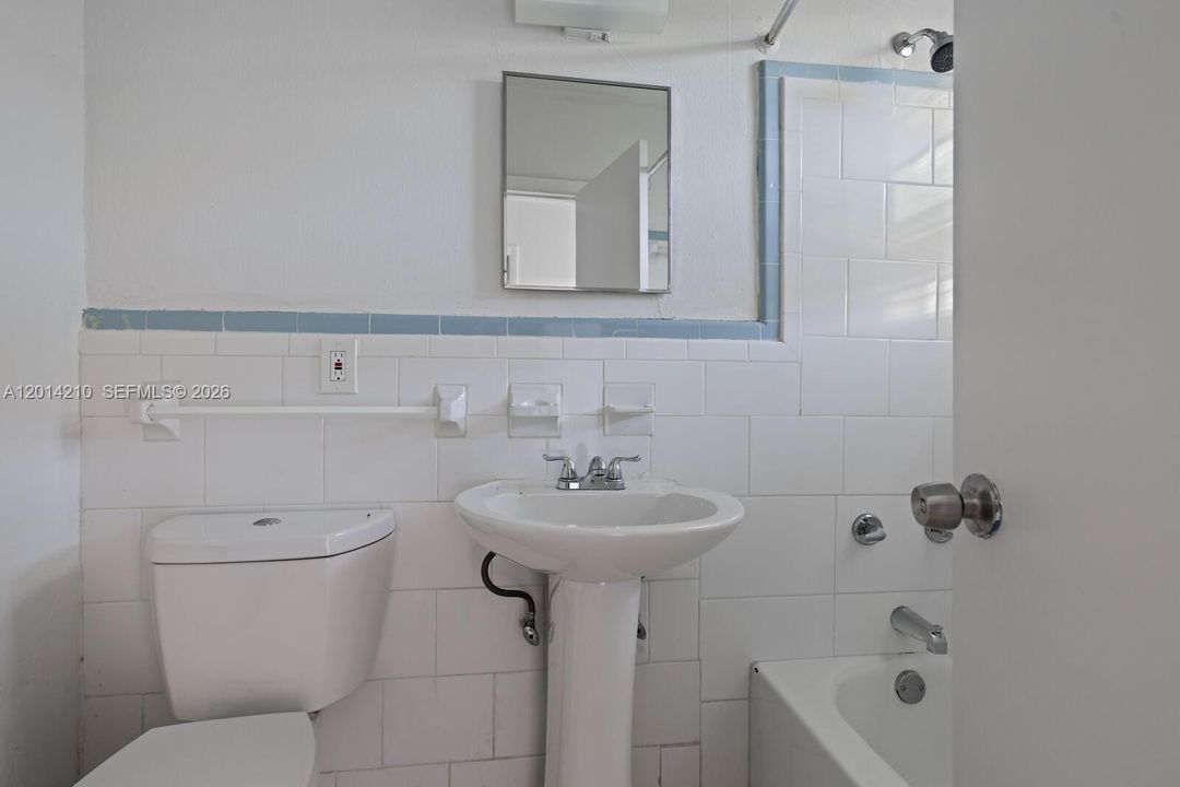 For Rent: $1,350 (1 beds, 1 baths, 600 Square Feet)