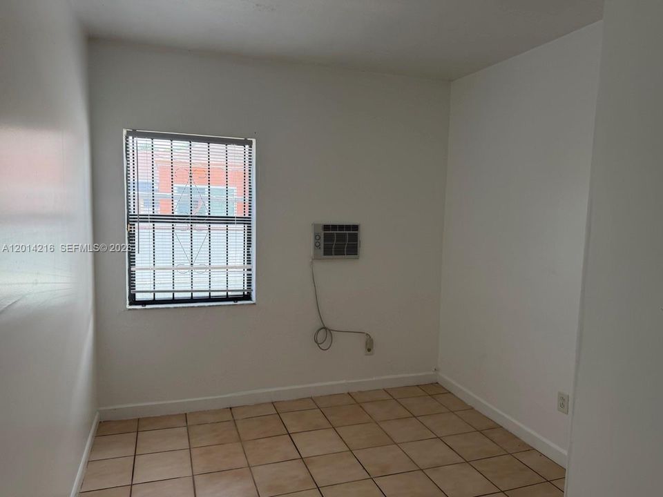 Activo con contrato: $1,995 (2 camas, 1 baños, 950 Pies cuadrados)