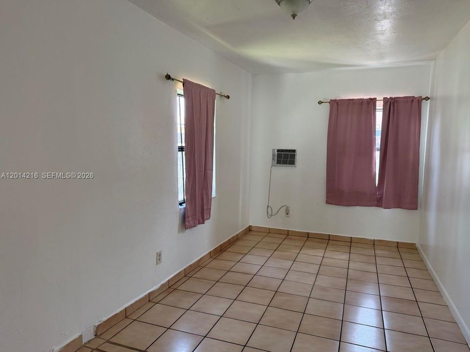 Activo con contrato: $1,995 (2 camas, 1 baños, 950 Pies cuadrados)