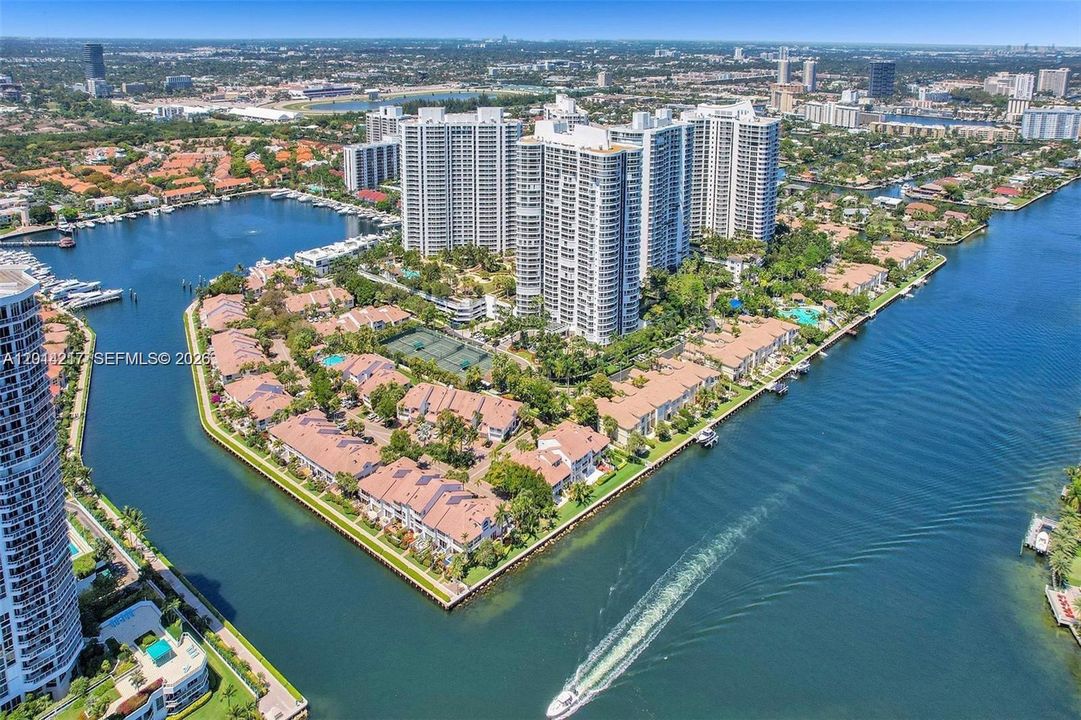 На продажу: $369,000 (1 спален, 1 ванн, 800 Квадратных фут)