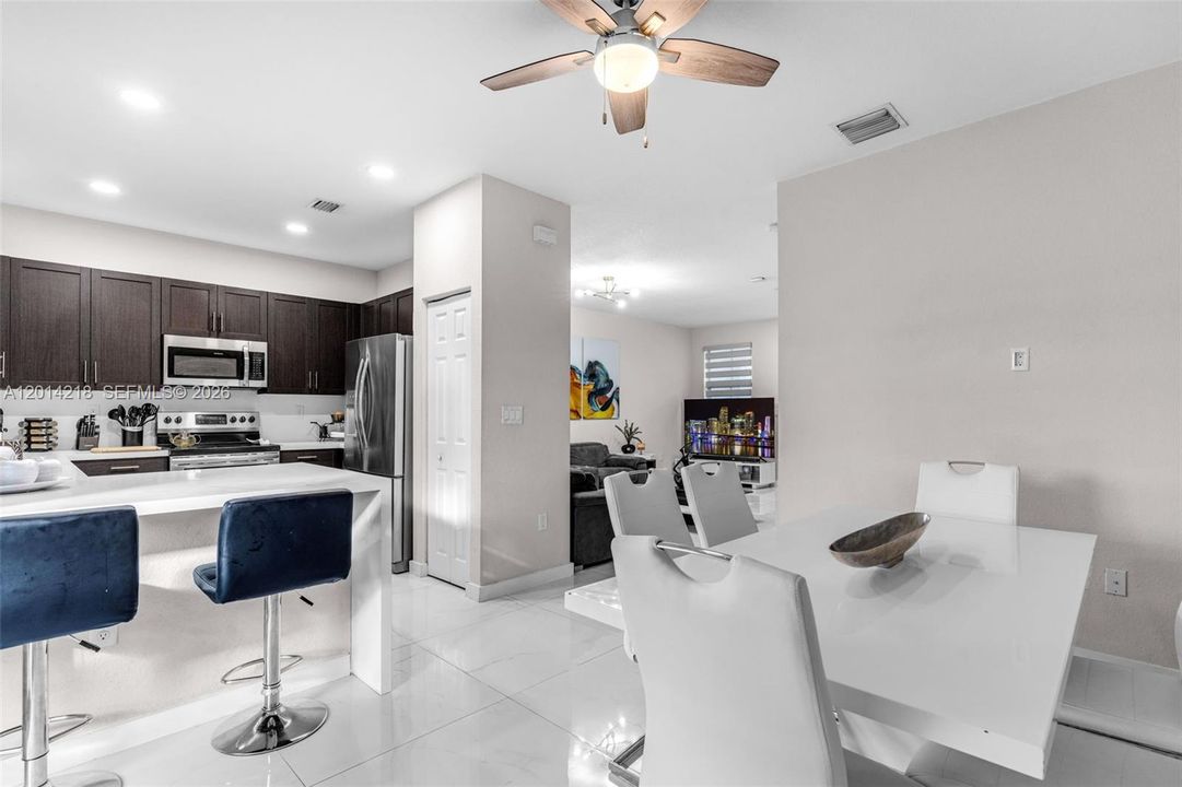 En Venta: $455,000 (3 camas, 2 baños, 1441 Pies cuadrados)