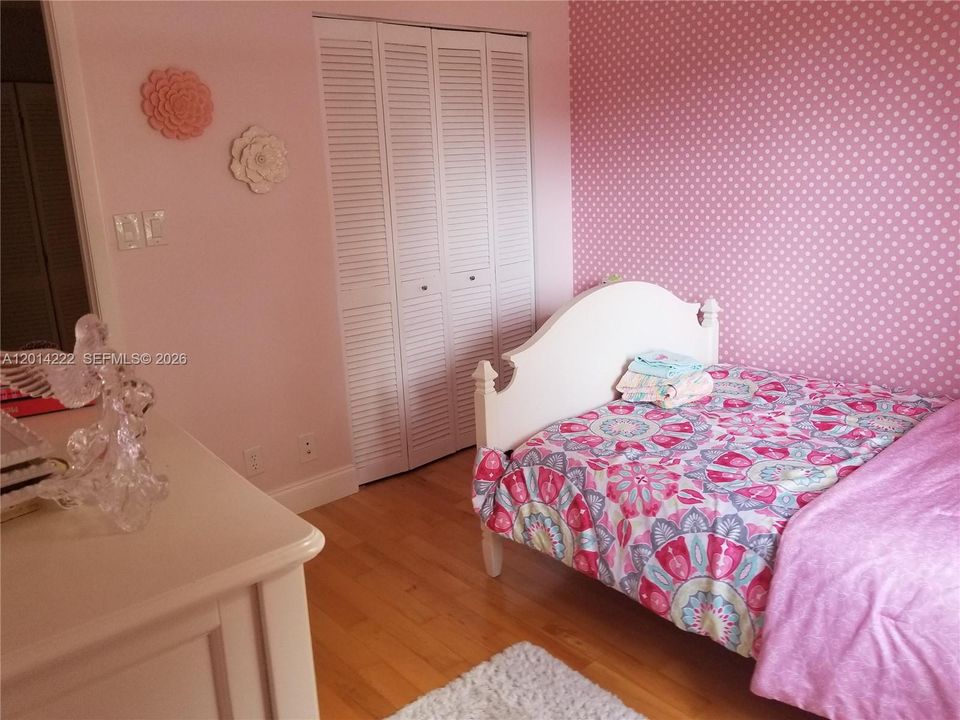Под контрактом: $2,900 (3 спален, 2 ванн, 1320 Квадратных фут)
