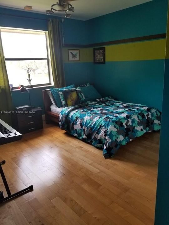 Под контрактом: $2,900 (3 спален, 2 ванн, 1320 Квадратных фут)