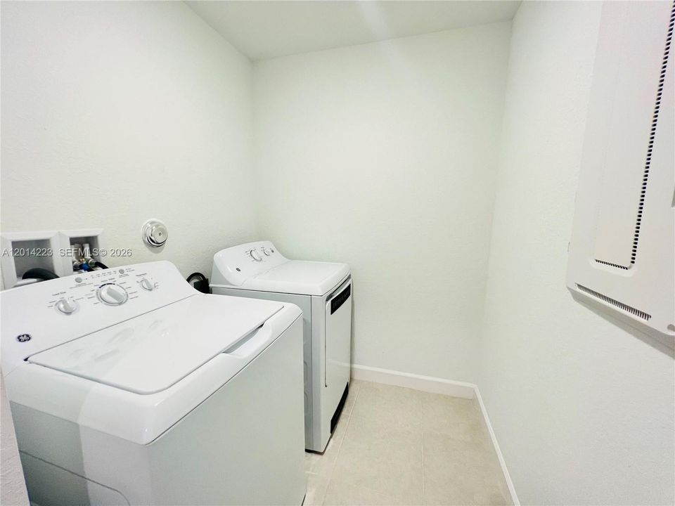 For Rent: $3,000 (3 beds, 2 baths, 1690 Square Feet)