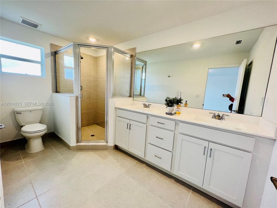 For Rent: $3,000 (3 beds, 2 baths, 1690 Square Feet)