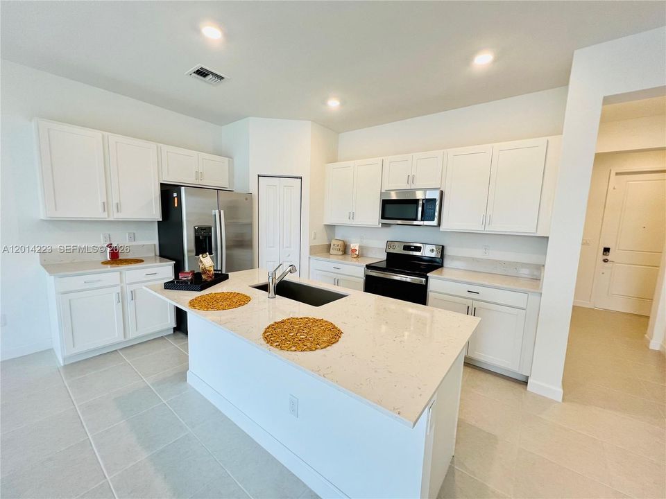 For Rent: $3,000 (3 beds, 2 baths, 1690 Square Feet)
