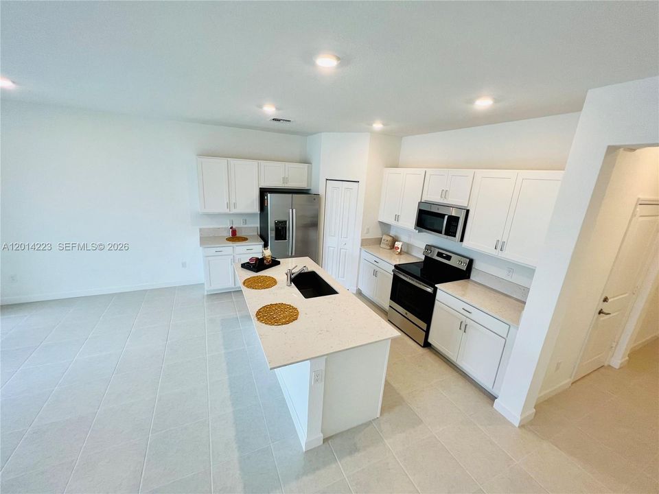 For Rent: $3,000 (3 beds, 2 baths, 1690 Square Feet)