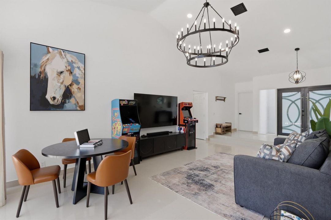 012-053-Living Room-4200x2800