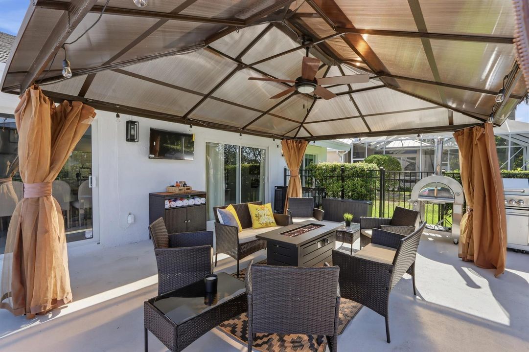 046-018-Pool Area-4200x2800