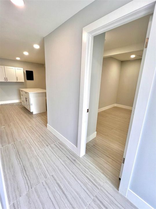 Active With Contract: $1,800 (1 beds, 1 baths, 0 Square Feet)