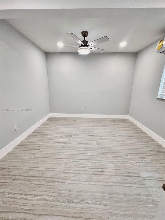 Active With Contract: $1,800 (1 beds, 1 baths, 0 Square Feet)